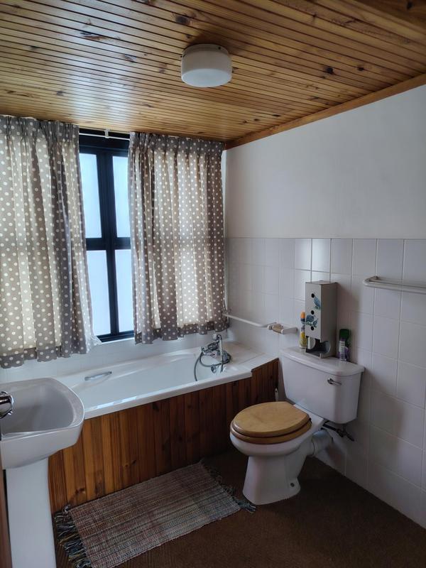 To Let 4 Bedroom Property for Rent in Onrus Western Cape